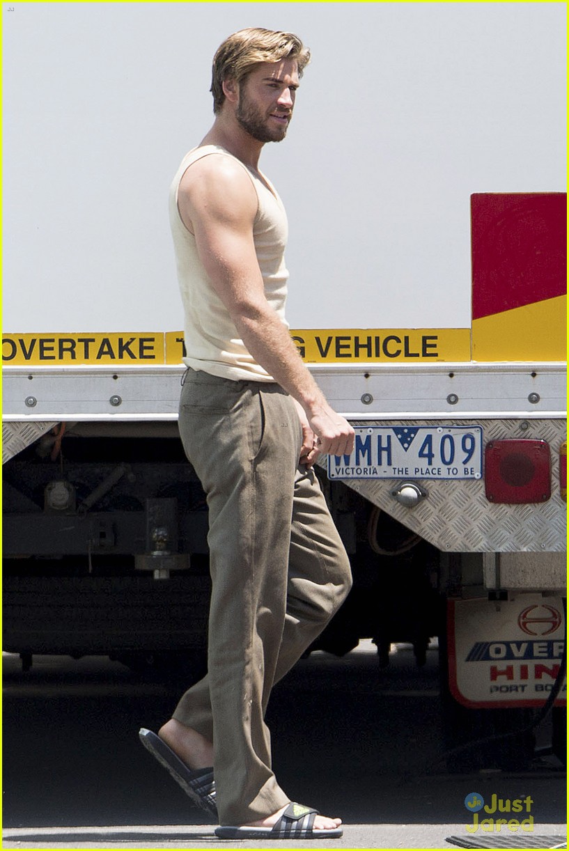 Liam Hemsworth Casually Walks Barefoot on 'The Dressmaker' Set