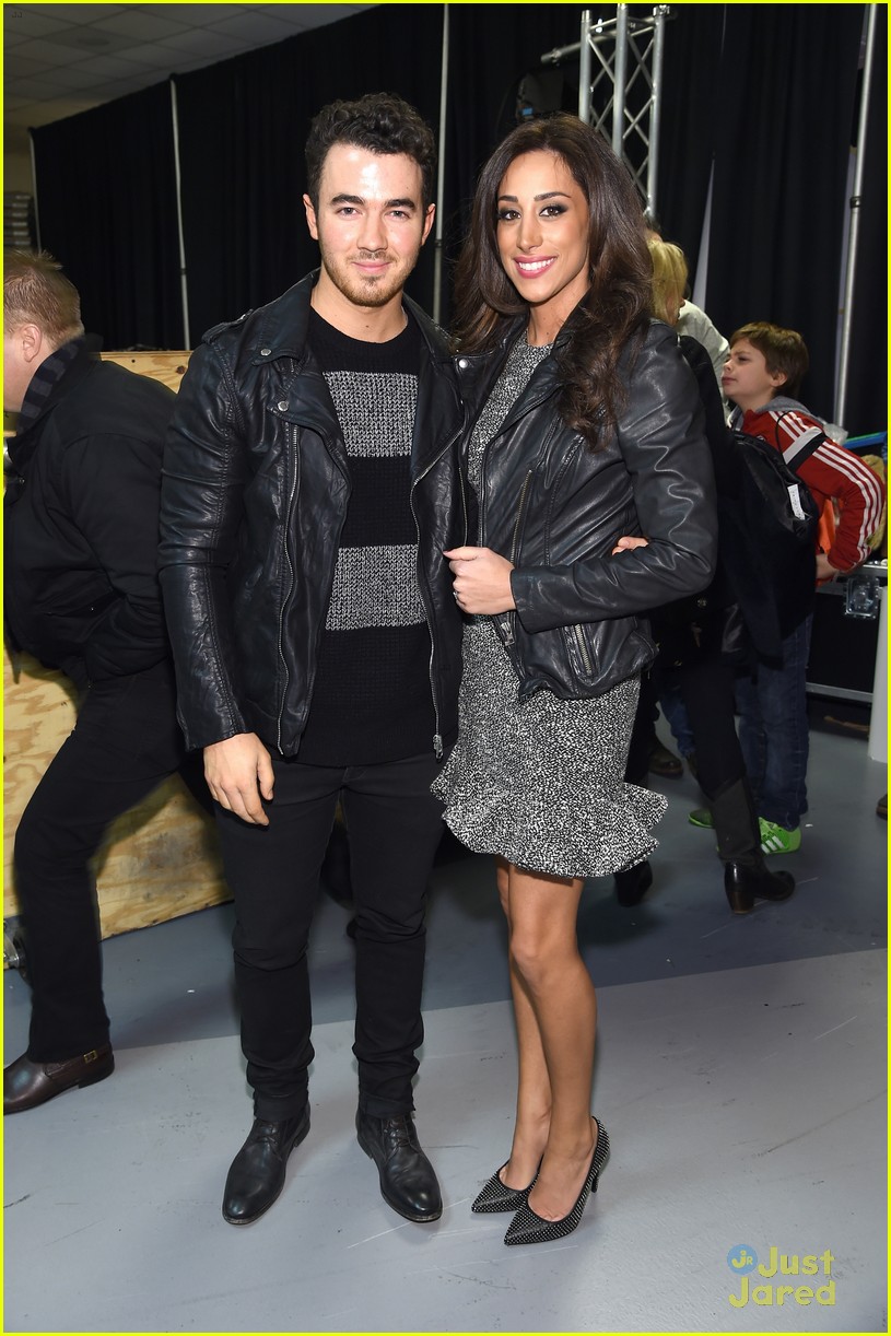 Nick Jonas Gets Brother Kevin's Support at Z100 Jingle Ball
