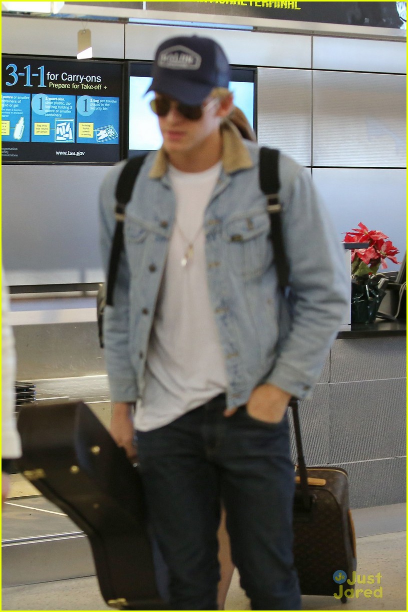 Gigi Hadid & Cody Simpson Head Off to Dubai to Celebrate the New Year Together