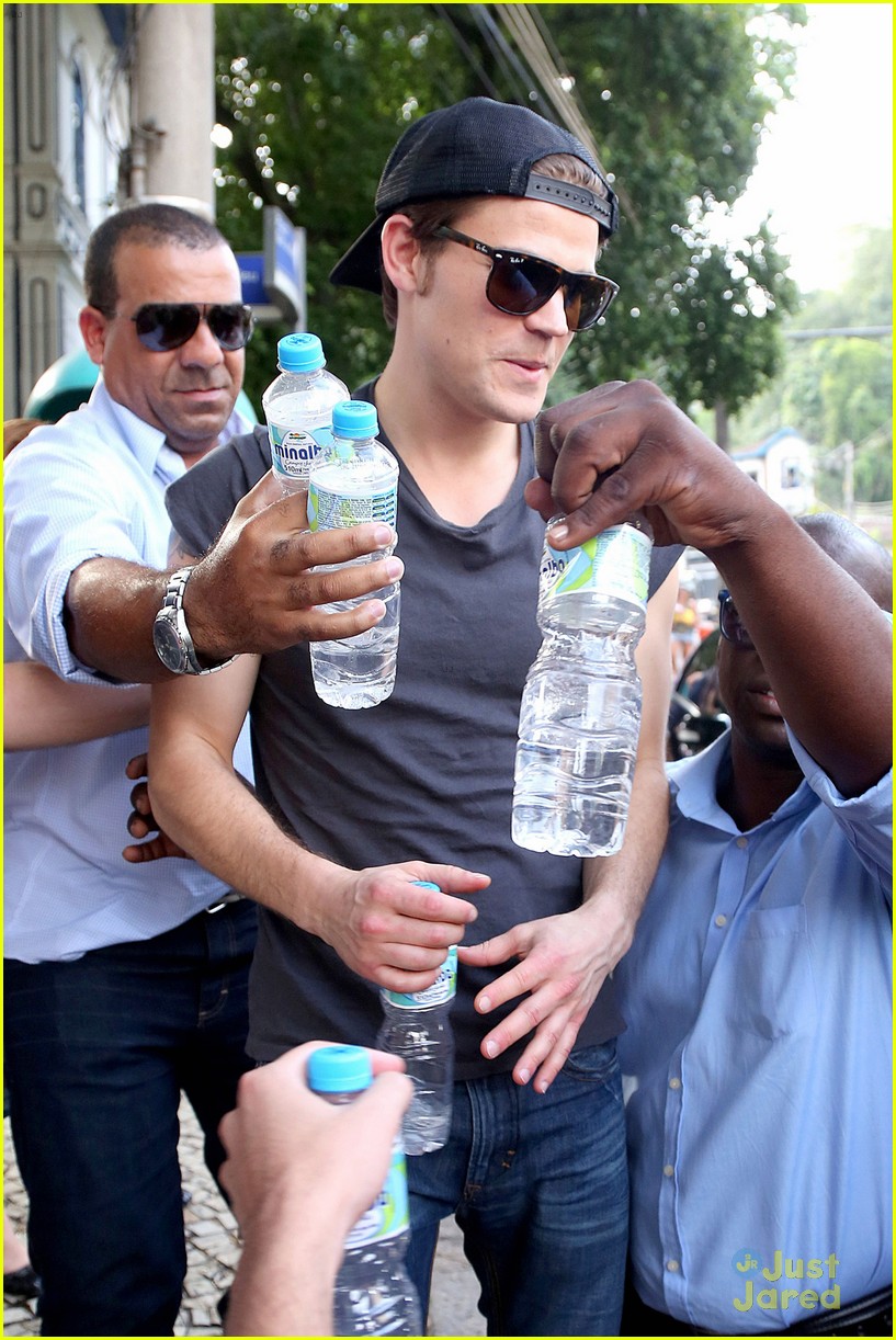 Paul Wesley Flaunts His Buff Biceps While Sightseeing in Rio!