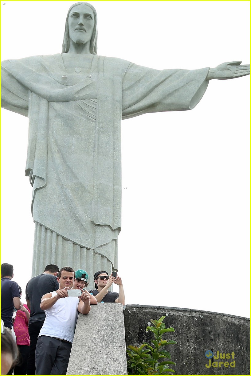 Paul Wesley Flaunts His Buff Biceps While Sightseeing in Rio!