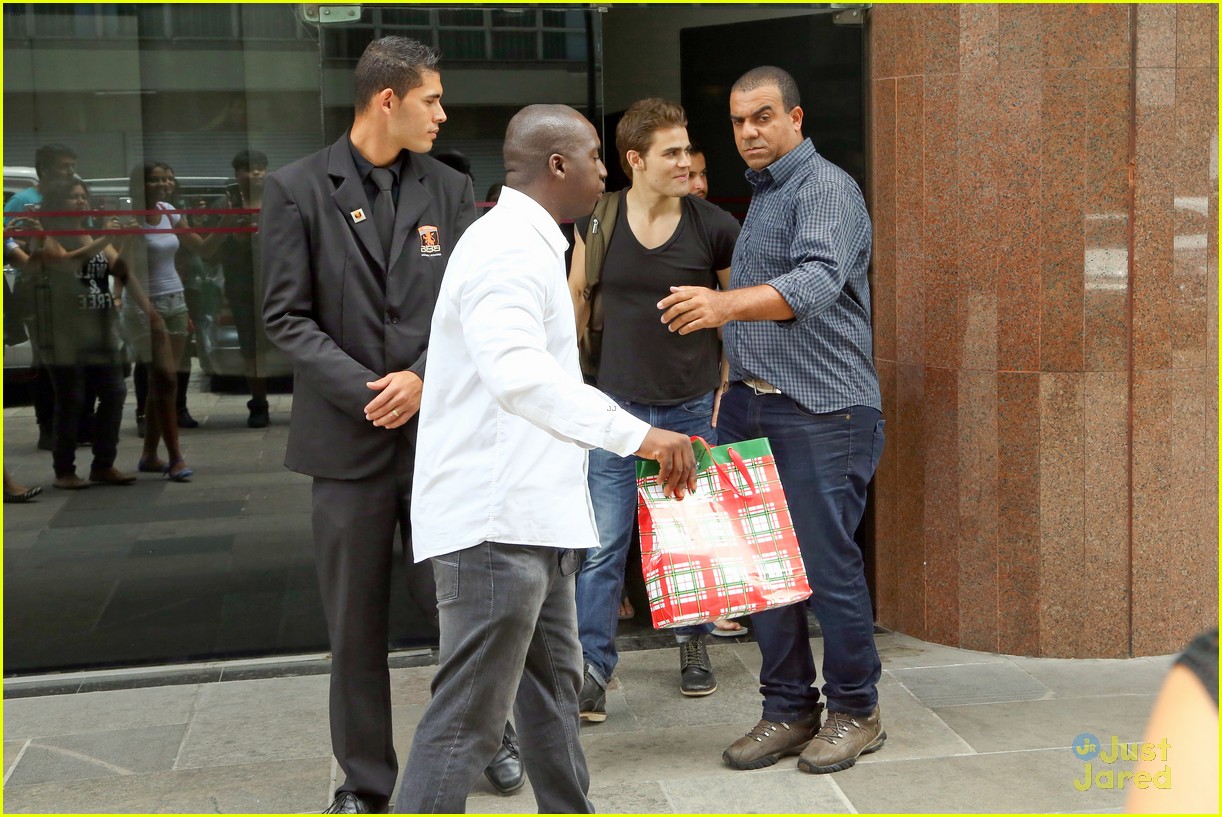 Paul Wesley Flaunts His Buff Biceps While Sightseeing in Rio!