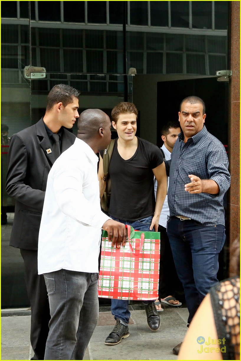 Paul Wesley Flaunts His Buff Biceps While Sightseeing in Rio!