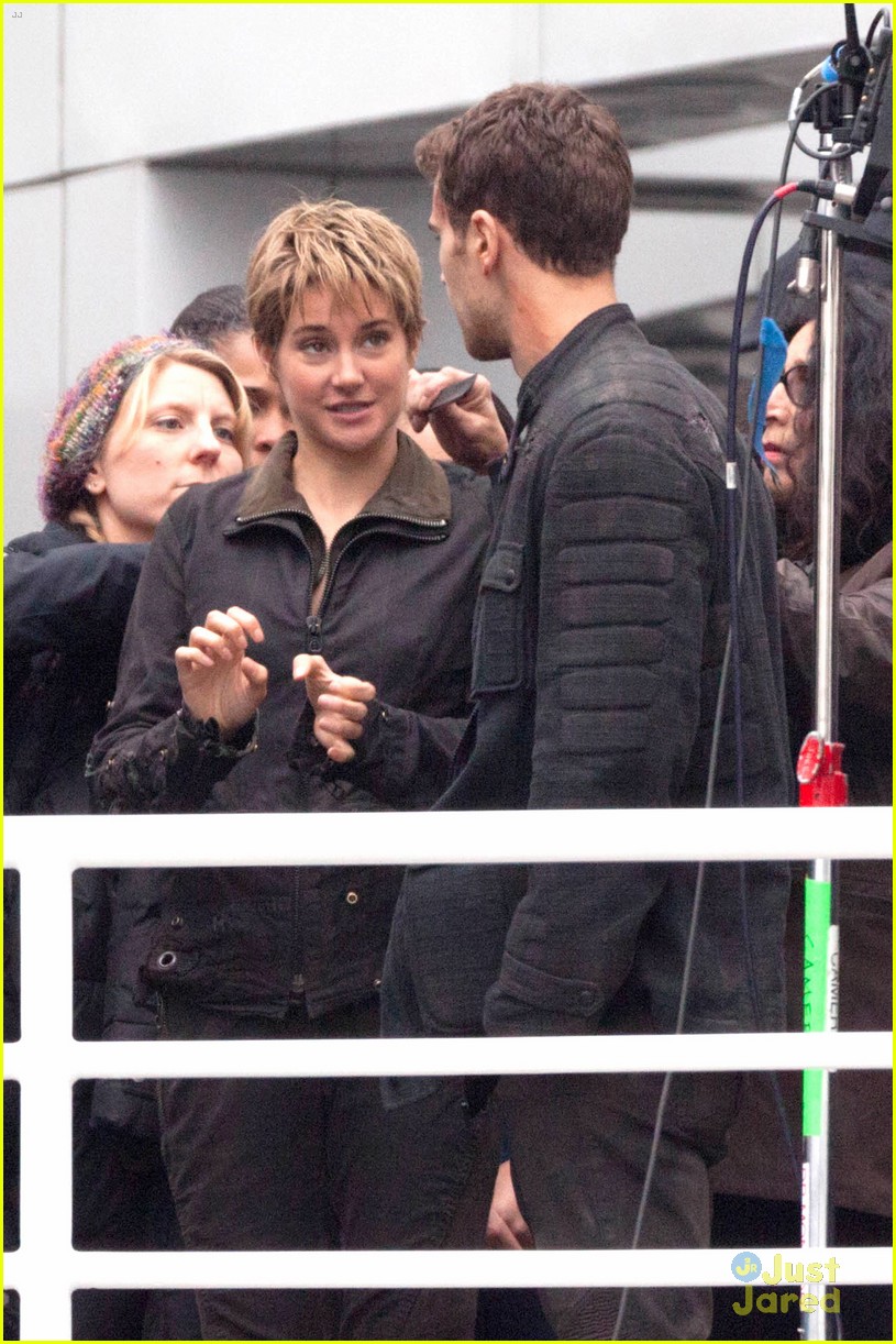 Shailene Woodley & Theo James Get Dirty for 'Insurgent' Filming