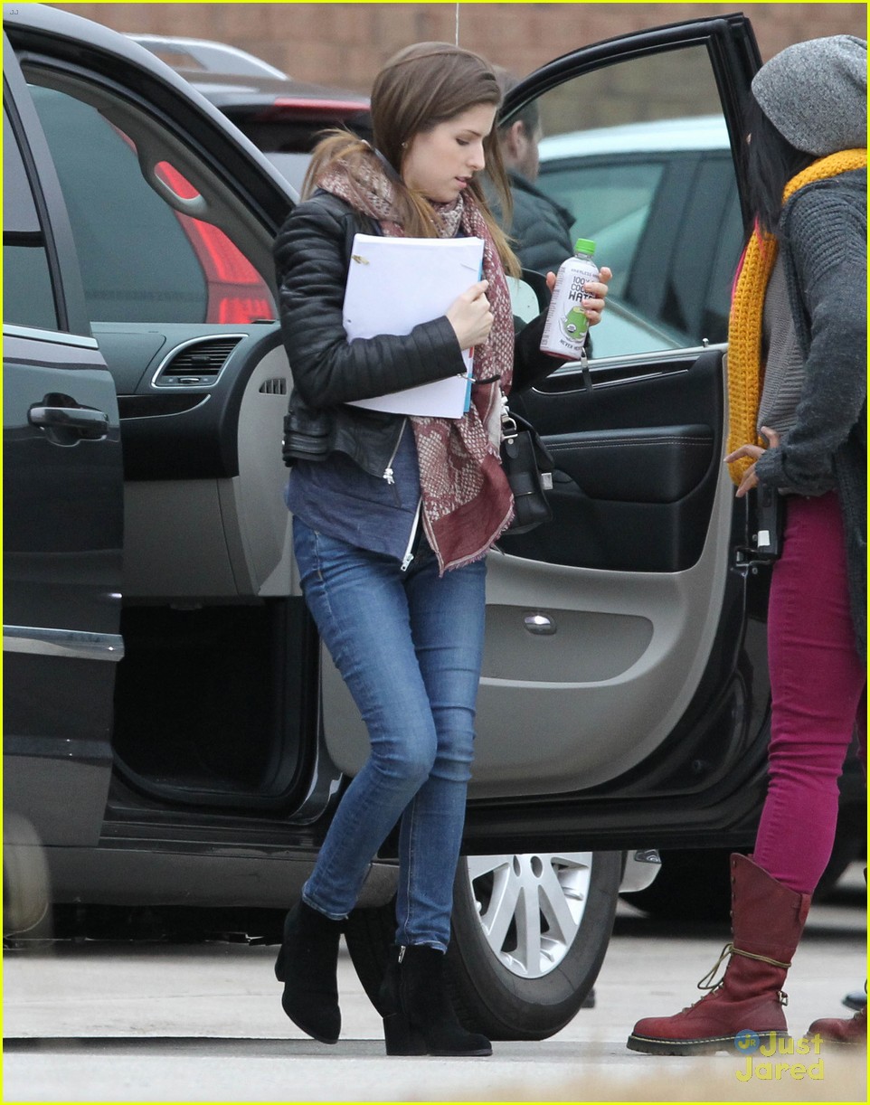 Anna Kendrick Looks Prepared & Ready to Shoot 'The Accountant' in Atlanta