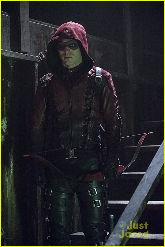 Laurel Gets A Warning From Arsenal On Tonight's New 'Arrow'