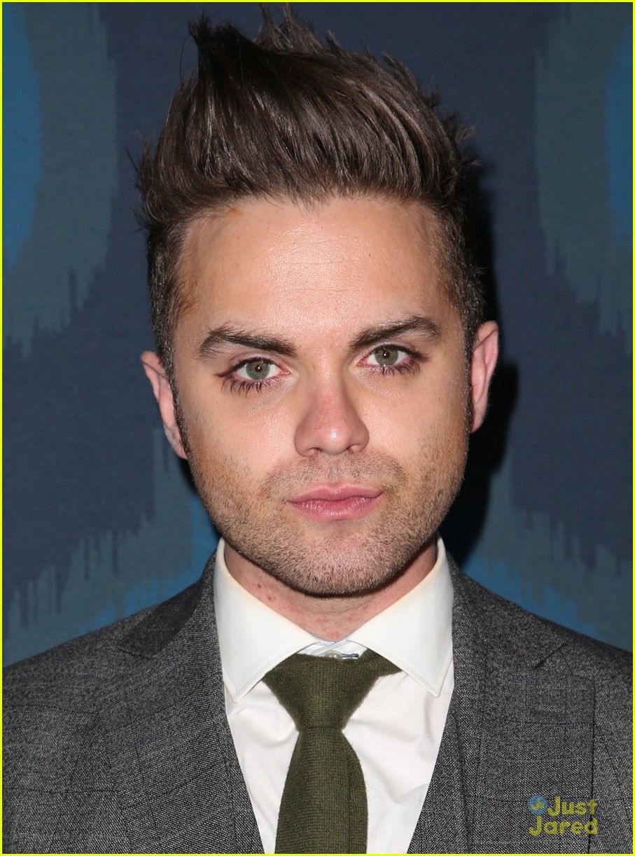 Thomas Dekker Keeps It Sharp For Fox's TCA Party