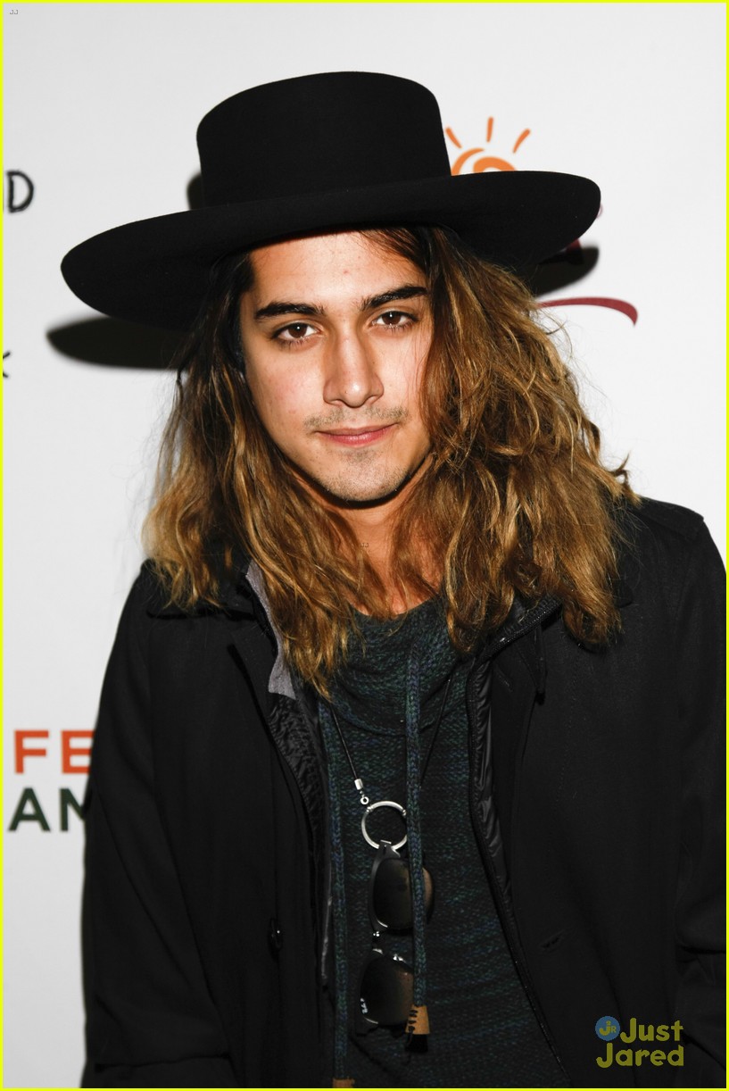 Hailee Steinfeld & Avan Jogia Dine with 'Ten Thousand Saints' Cast at Sundance