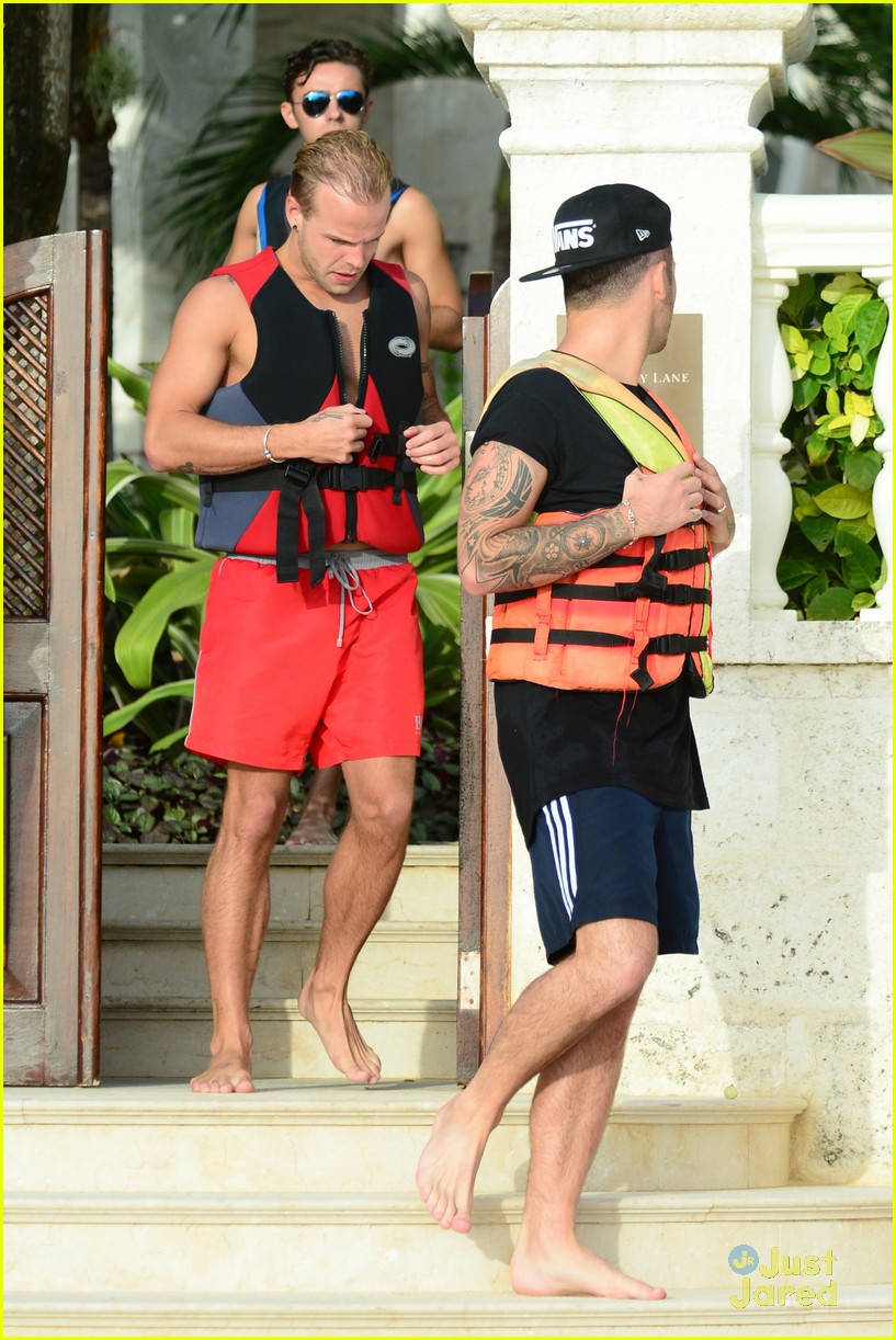 Union J's George Shelley & Caterina Lopez Take The Cutest Beach Selfies Together in Barbados
