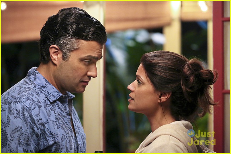 Looks Like Everyone Is Coming To Dinner On 'Jane The Virgin' Tonight