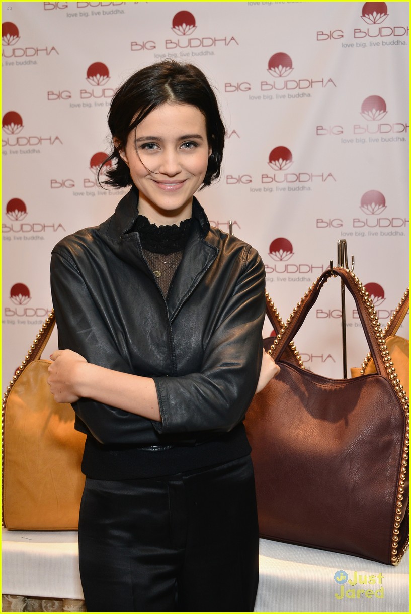 Julia Goldani Telles Makes A Grand Entrance at Golden Globes 2015