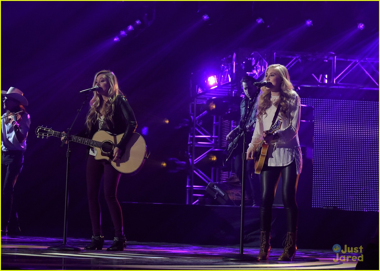 Country Duo Maddie & Tae Debut New Single 'Fly' - Listen Now!