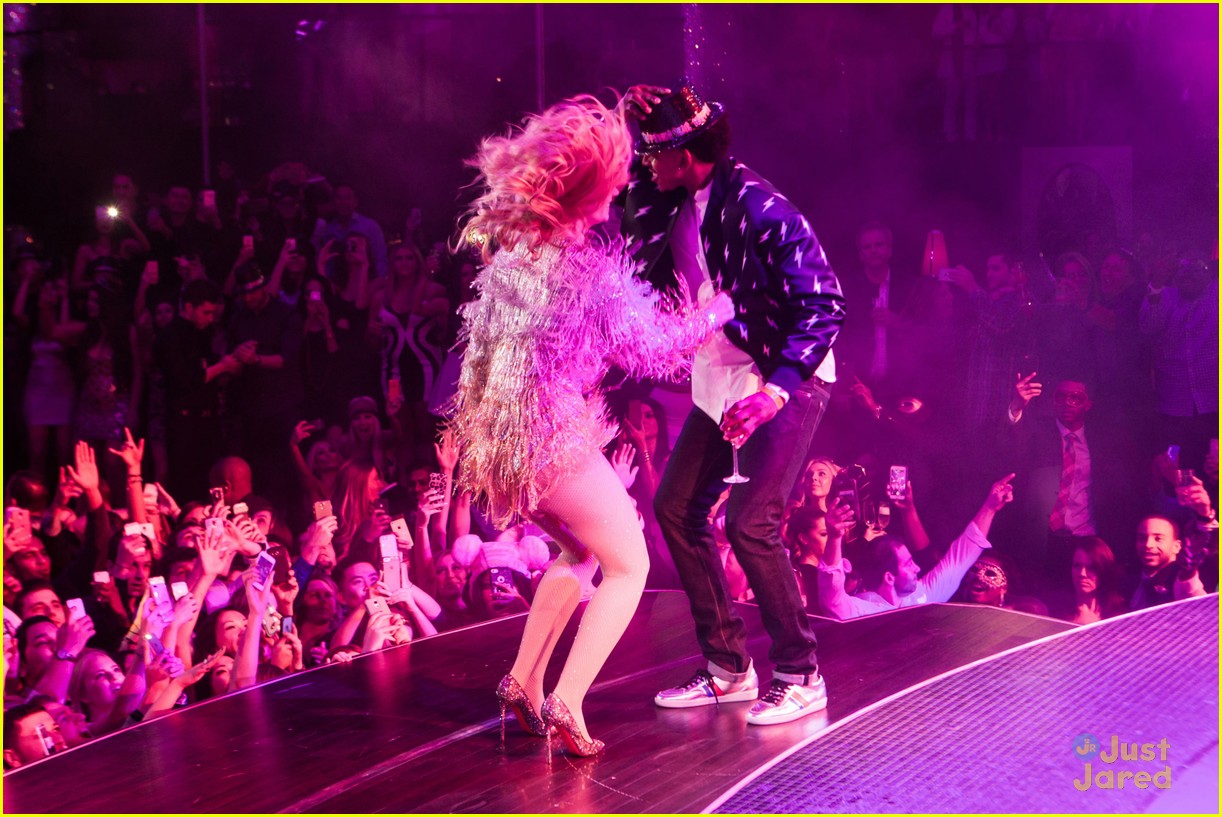 Iggy Azalea & Nick Young Are One Cute Couple Celebrating the New Year