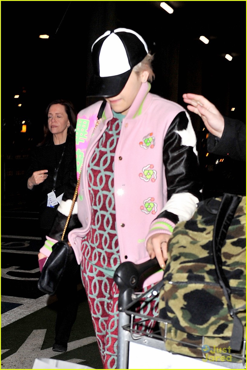 Rita Ora & Ricky Hilfiger Start New Year By Jetting Home to London