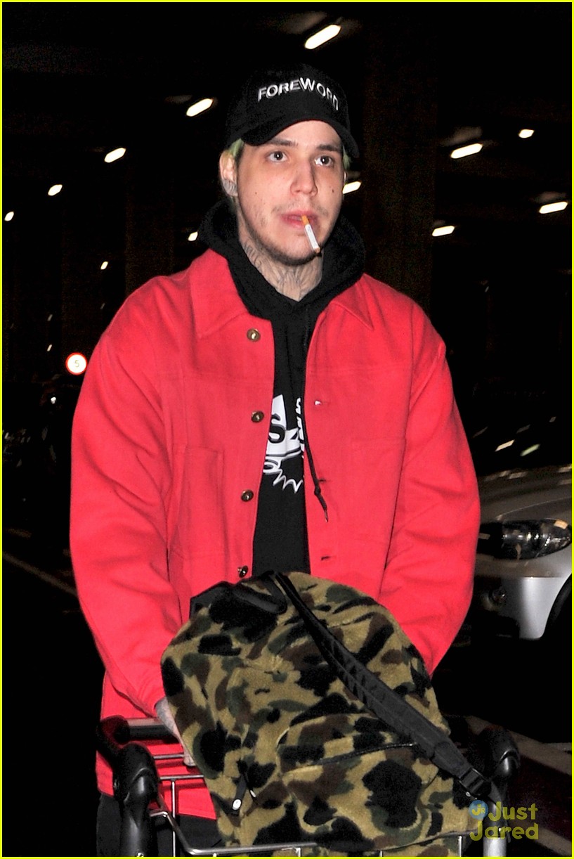 Rita Ora & Ricky Hilfiger Start New Year By Jetting Home to London