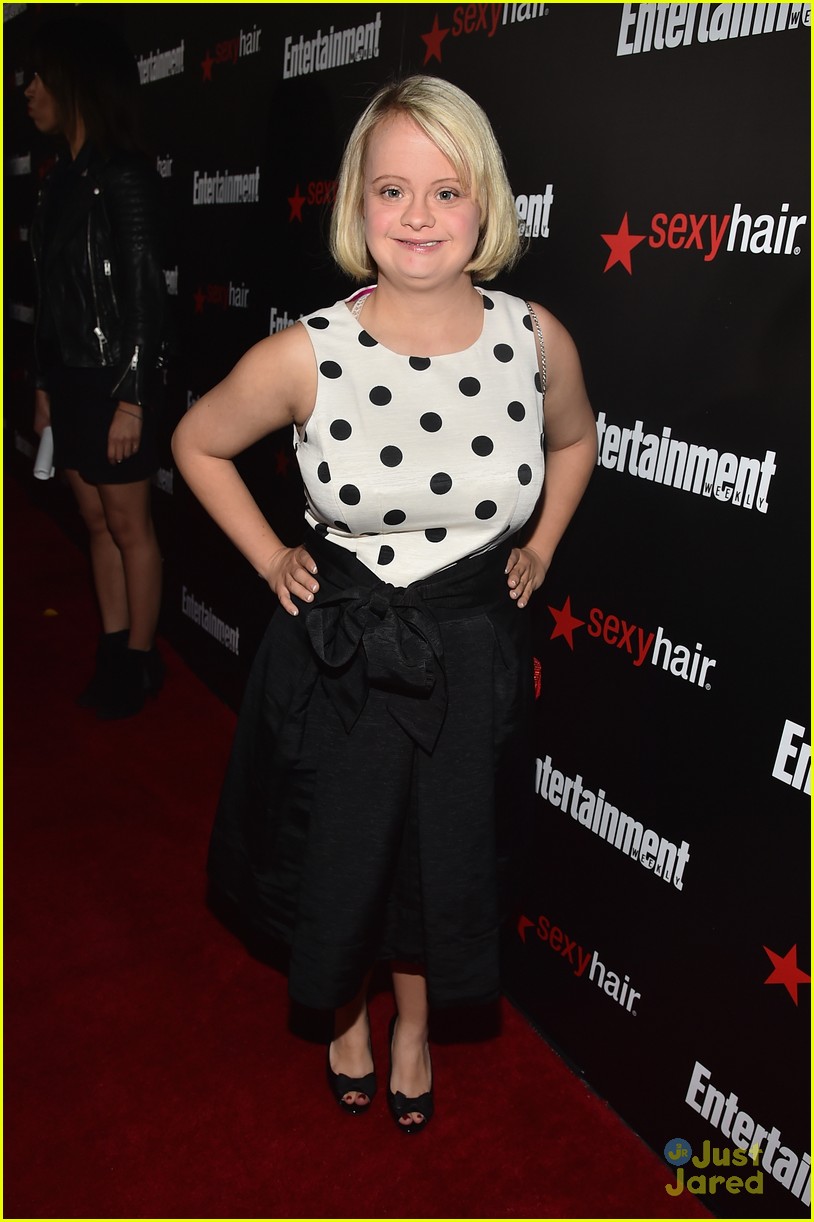 Sarah Hyland & Jenna Ushkowitz Go Glam for EW's SAG Awards Party 2015