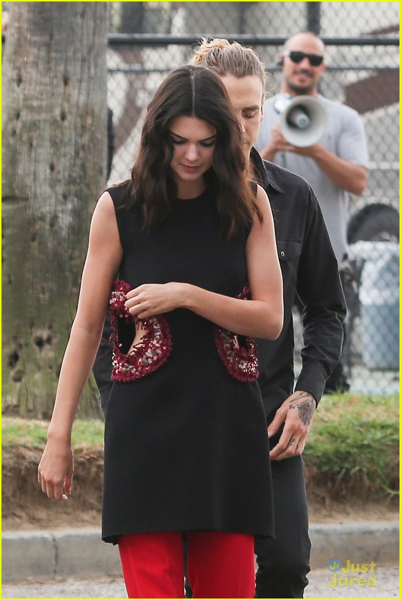 Kendall Jenner & Gigi Hadid Hang Out with Ansel Elgort!