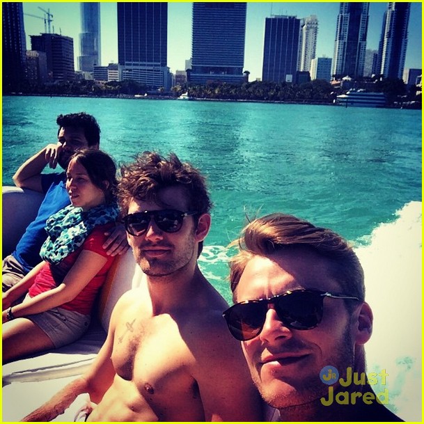 Alex Pettyfer Spent Valentine's Day Shirtless in Miami!