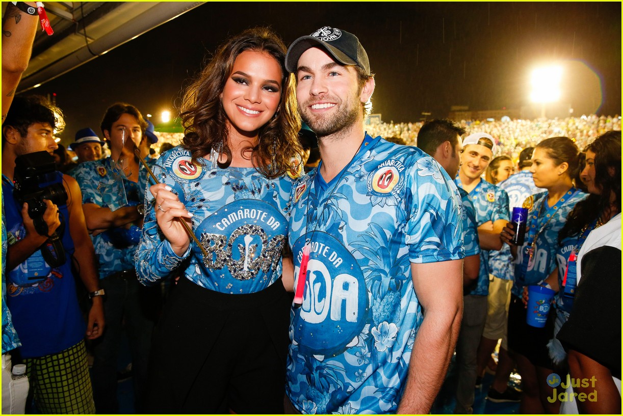 Chace Crawford Kisses Manu Gavassi in Rio!