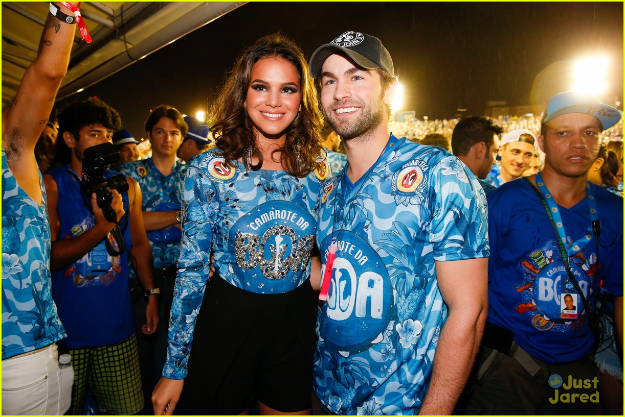 Chace Crawford Kisses Manu Gavassi in Rio!