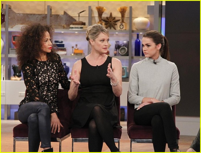 Maia Mitchell Takes Teri Polo & Sherri Saum To NYC For 'Fosters' Promo - See Their Adventures!