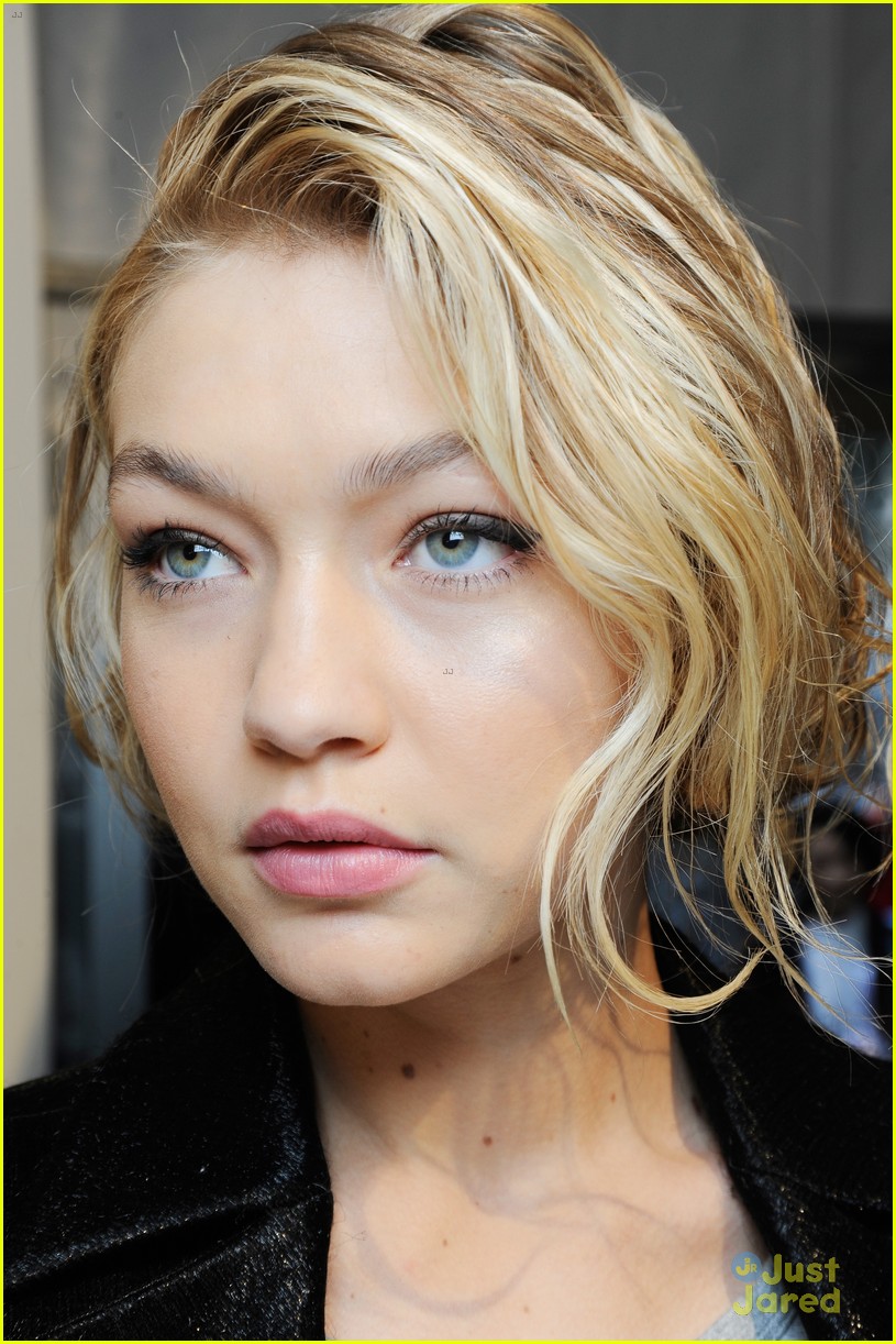 Gigi Hadid is a Stunner at Milan Fashion Week!