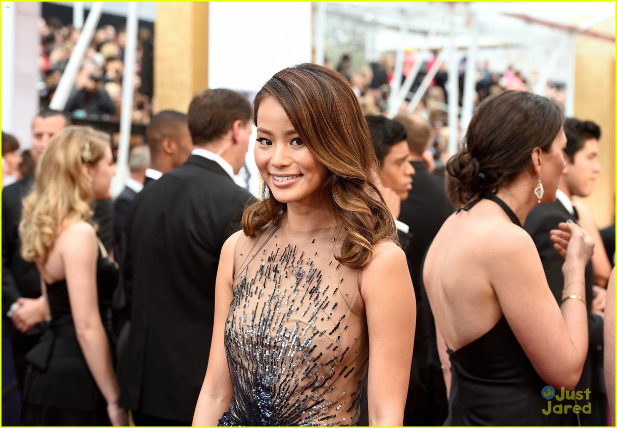 Gina Rodriguez & Jamie Chung Hit Oscars For First Time!