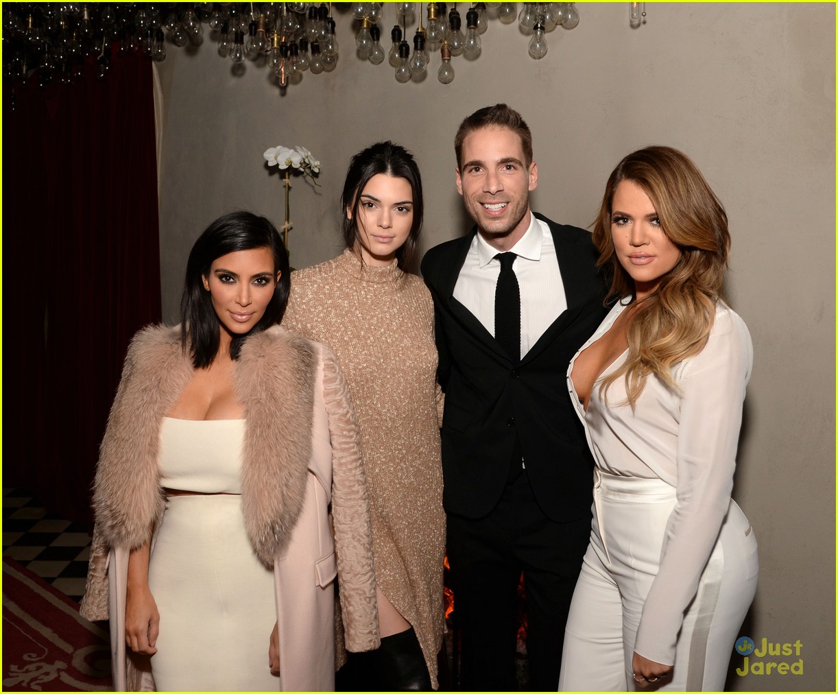 Kendall Jenner Pouts Her Lips & Strikes the Perfect Pose