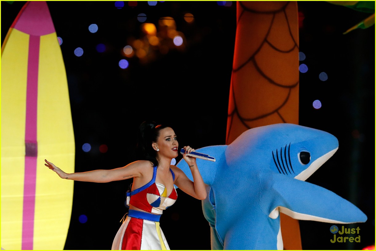 Katy Perry Slays at Super Bowl 2015! (VIDEO)
