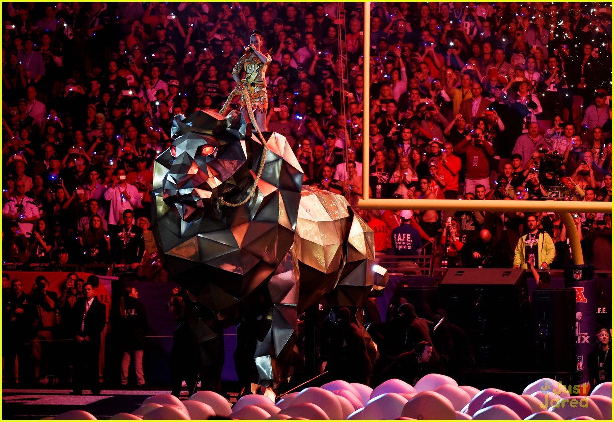 Katy Perry Slays at Super Bowl 2015! (VIDEO)