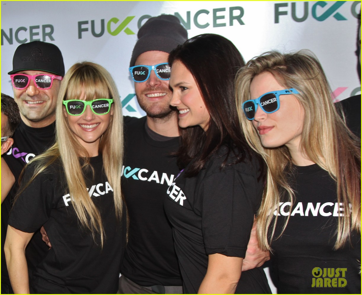 Stephen Amell Hosts Cancer Charity Event in Vancouver!