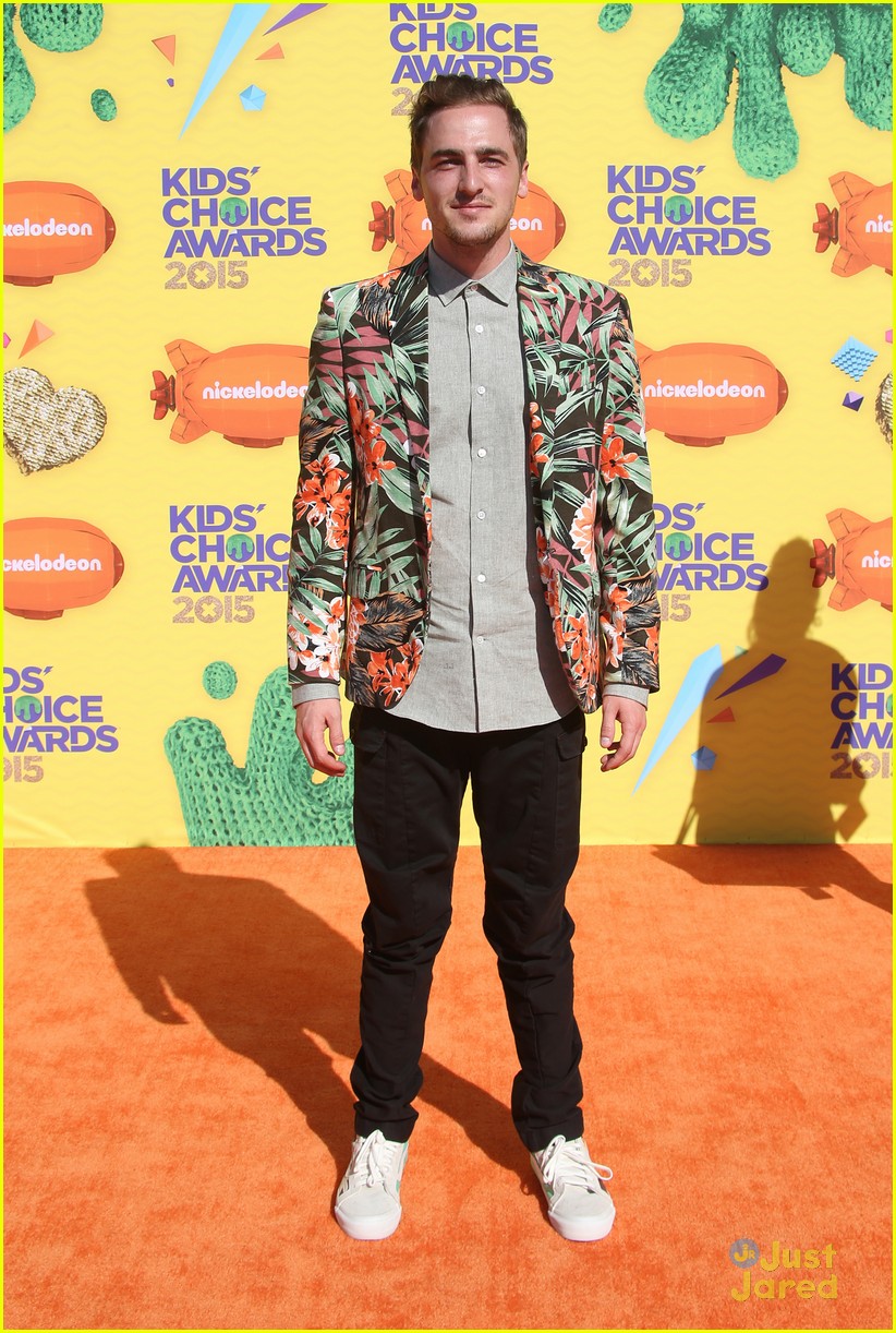 Bethany Mota Vlogged On Stage At the KCAs 2015 with Kendall Schmidt