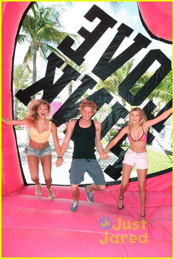 Shirtless Cody Simpson Soaks Up Sun in Miami With Gigi Hadid