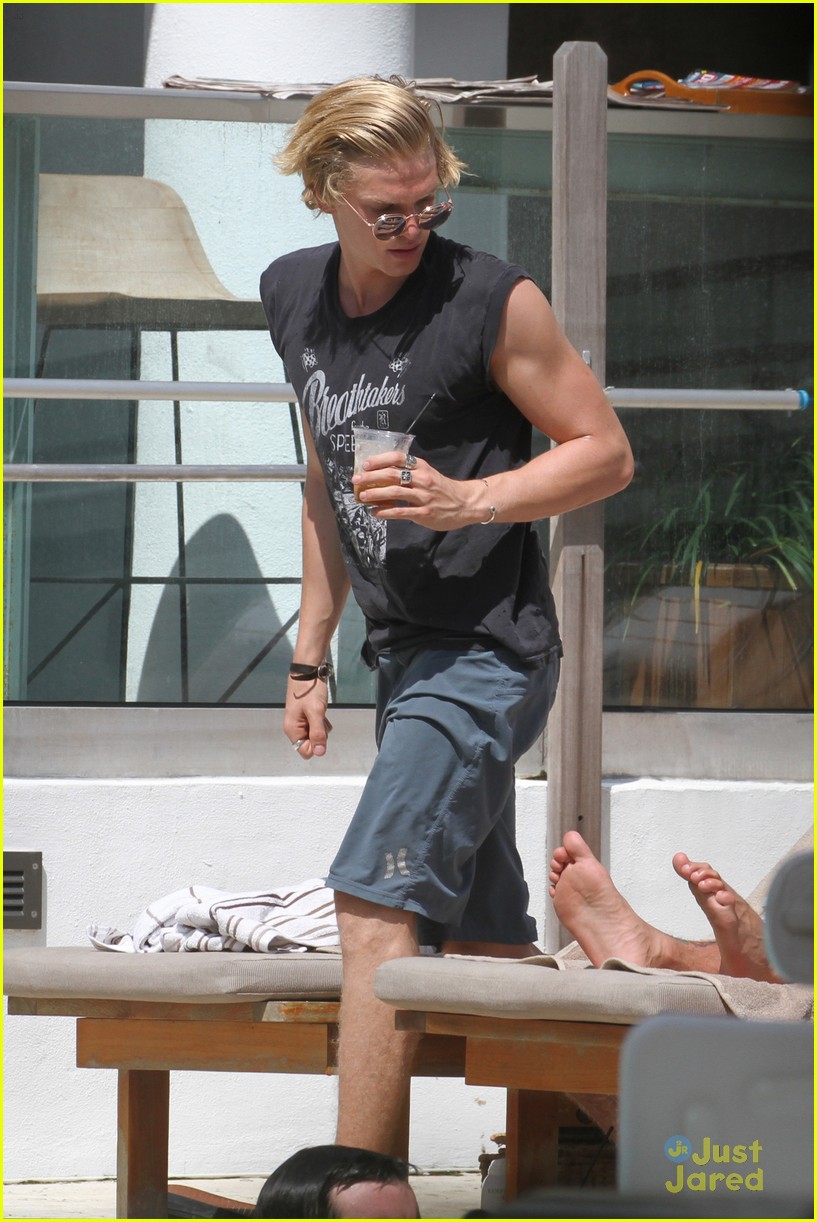 Shirtless Cody Simpson Soaks Up Sun in Miami With Gigi Hadid