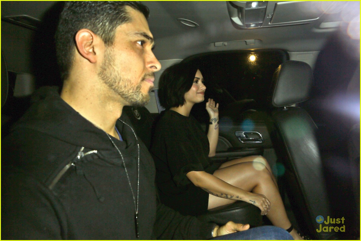 Demi Lovato Kisses Wilmer Valderrama & Performs At Lovato Scholarship Benefit Event