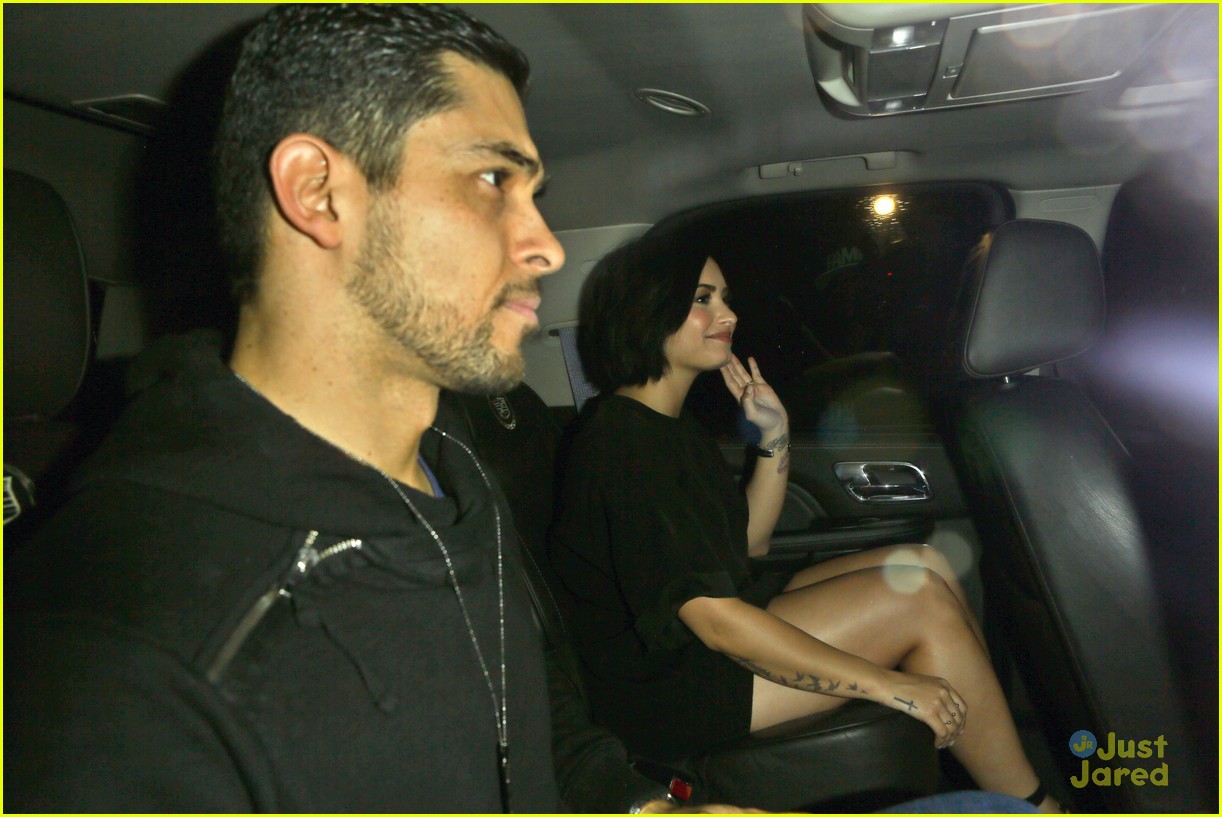 Demi Lovato Kisses Wilmer Valderrama & Performs At Lovato Scholarship Benefit Event