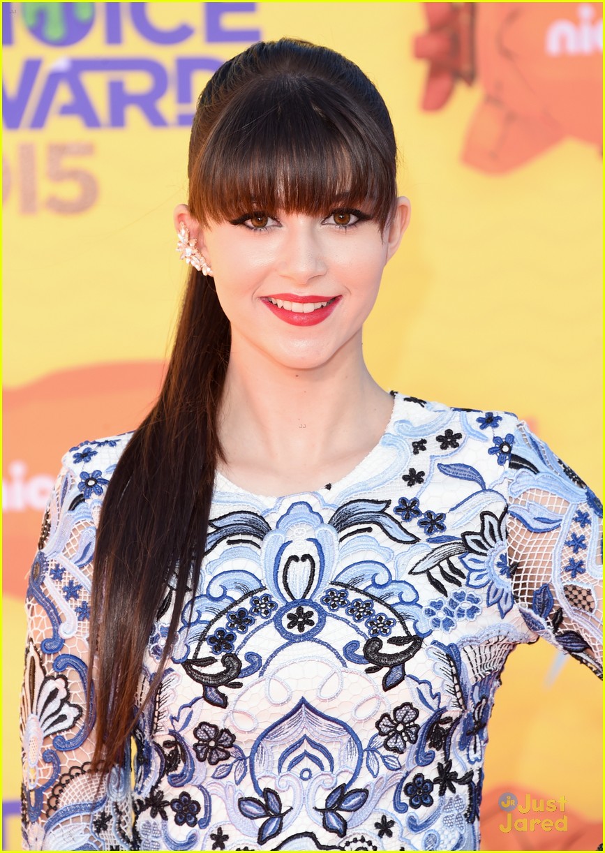 Elizabeth Elias Gets 'Witchy' At Kids Choice Awards 2015