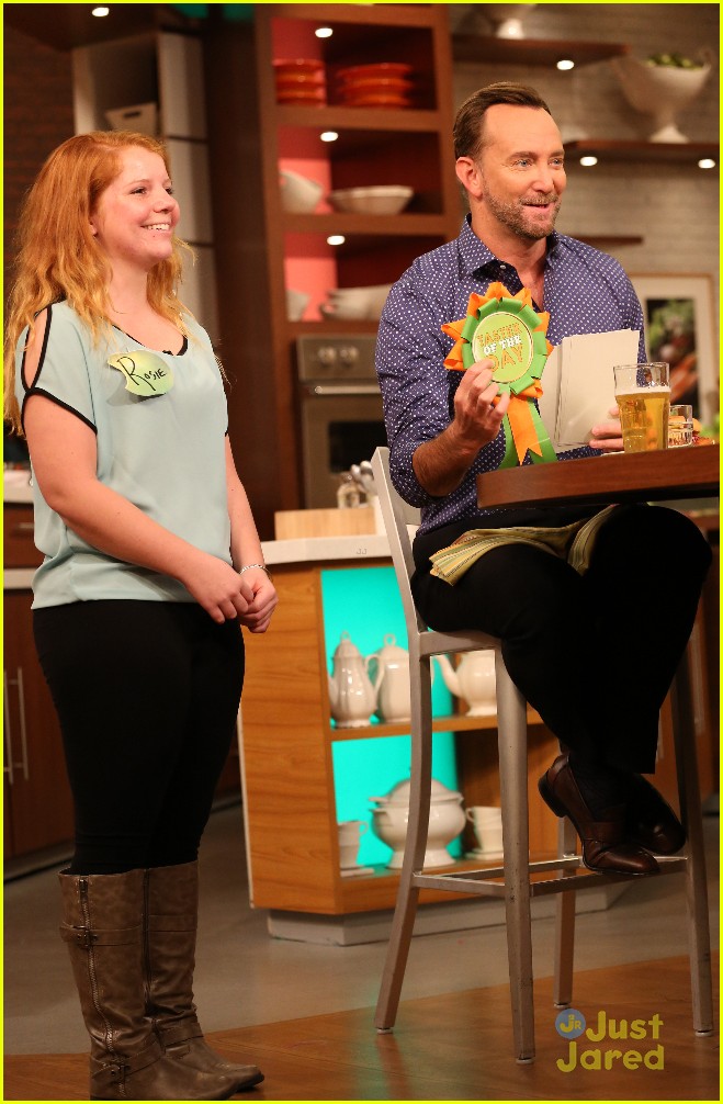 Emily Osment Gets 'Young & Hungry' On 'The Chew'