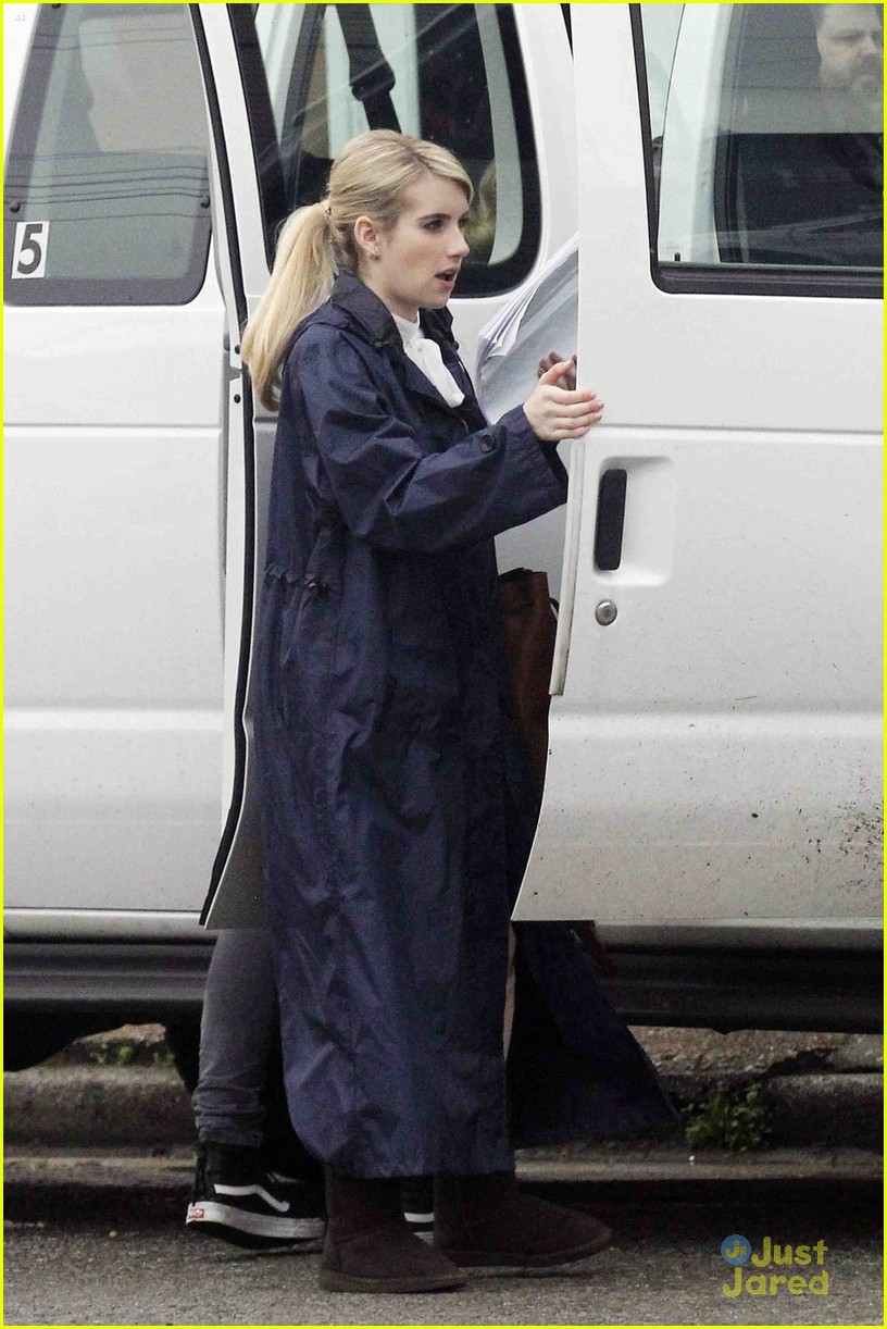 Emma Roberts & Skyler Samuels Start Filming 'Scream Queens' After New Teaser Drops