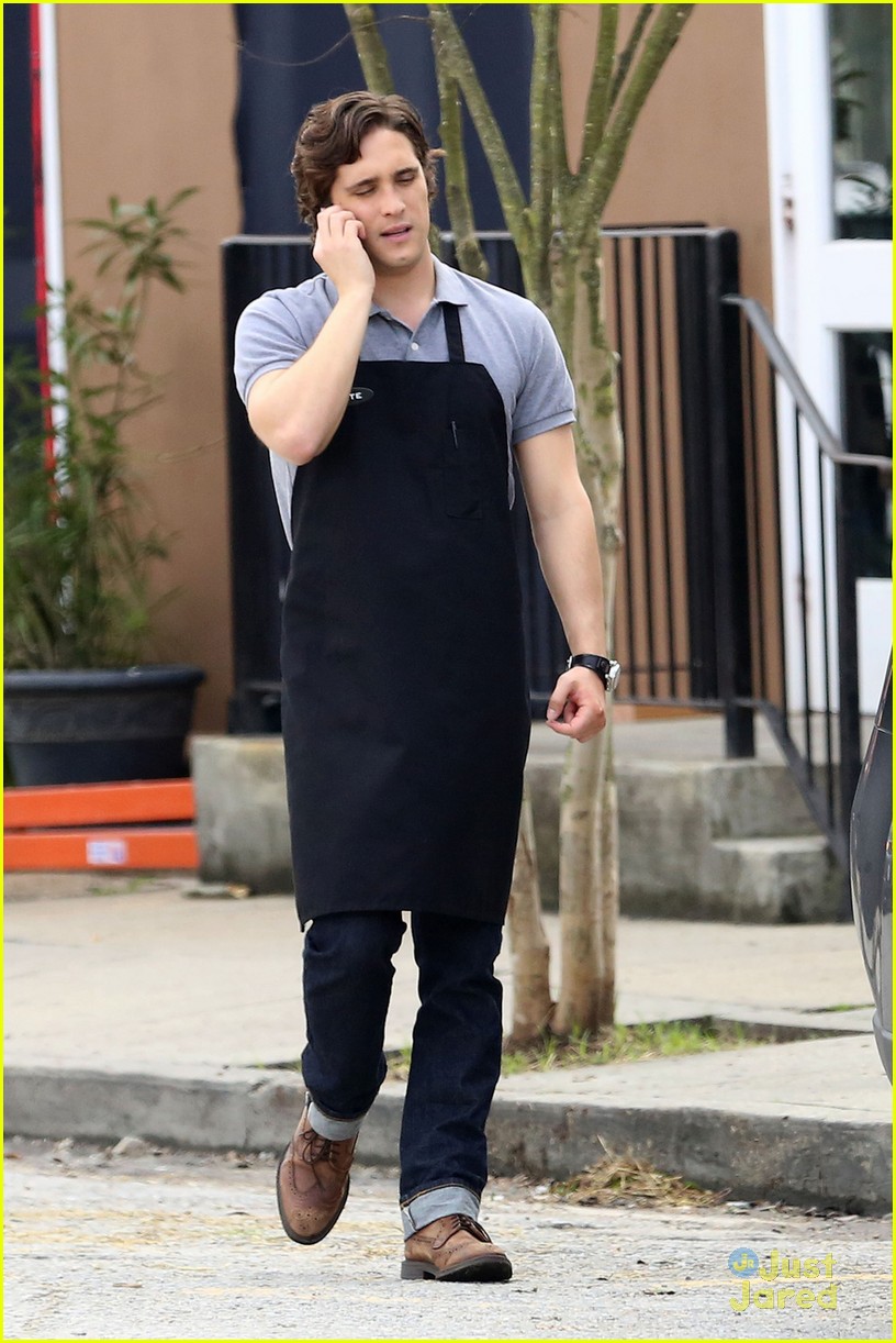 Emma Roberts & Skyler Samuels Start Filming 'Scream Queens' After New Teaser Drops