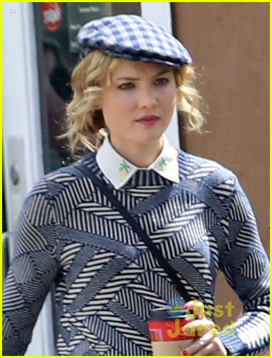 Emma Roberts & Skyler Samuels Start Filming 'Scream Queens' After New Teaser Drops
