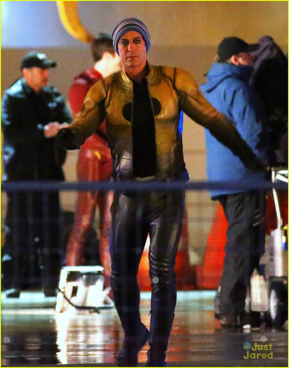 Grant Gustin & Stephen Amell Are Crossing 'Arrow' & 'Flash' Again