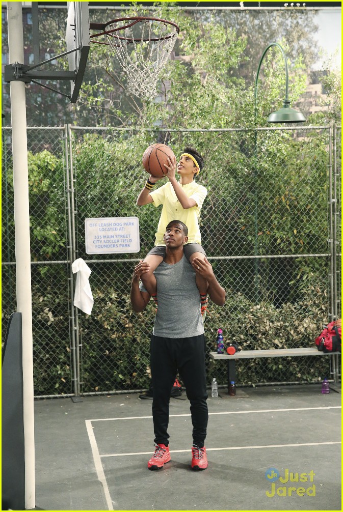 LA Clippers Star Chris Paul Guest Stars On Tonight's 'Jessie' - See The Pics!