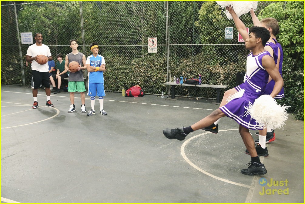 LA Clippers Star Chris Paul Guest Stars On Tonight's 'Jessie' - See The Pics!