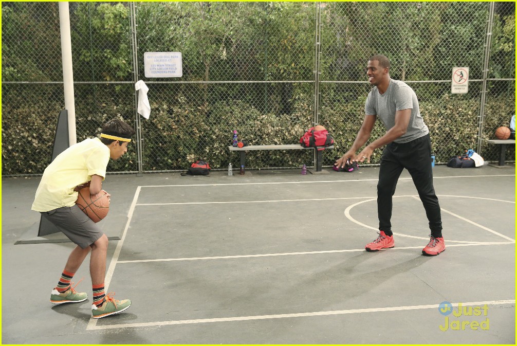 LA Clippers Star Chris Paul Guest Stars On Tonight's 'Jessie' - See The Pics!