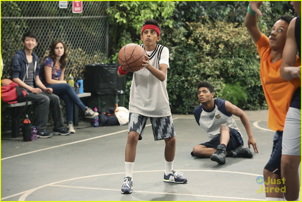 LA Clippers Star Chris Paul Guest Stars On Tonight's 'Jessie' - See The Pics!