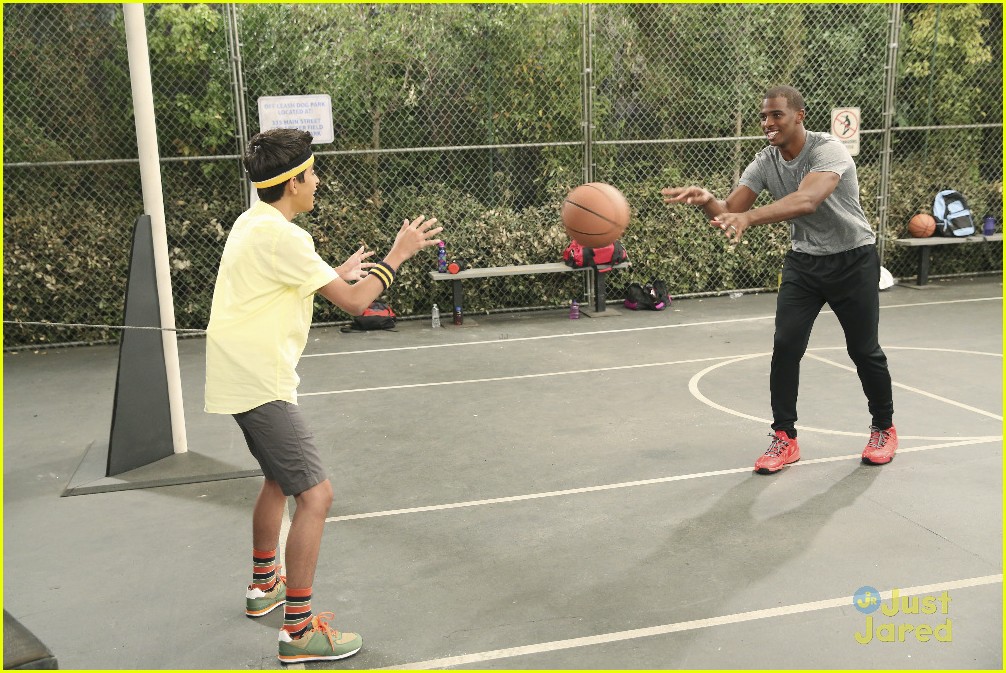 LA Clippers Star Chris Paul Guest Stars On Tonight's 'Jessie' - See The Pics!