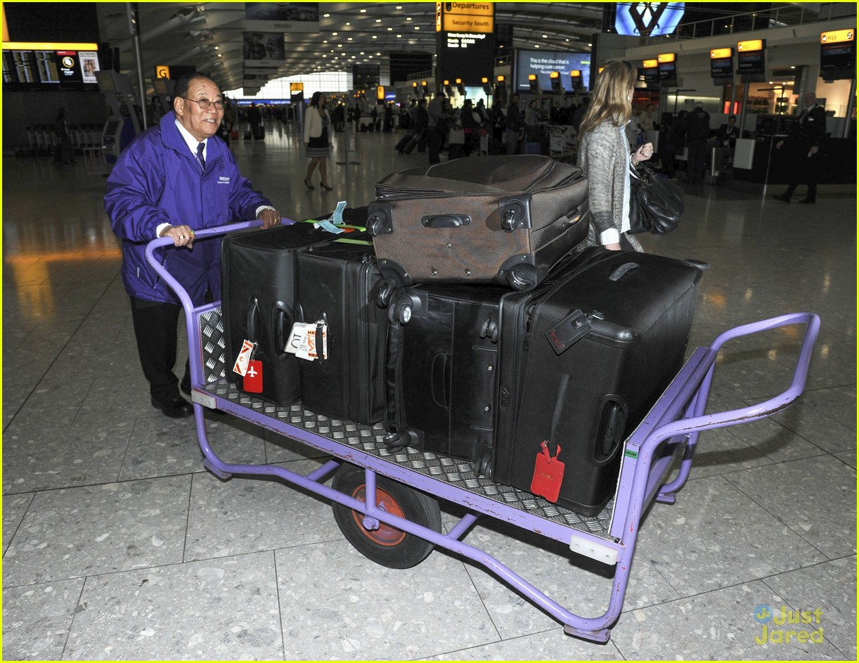 Kylie Jenner Flies Out of London Before Big 'KUWTK' Premiere Tonight!