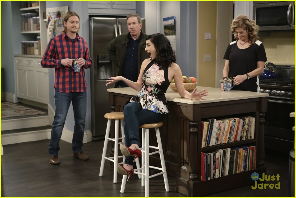 Why Can't Mandy Accept Her Fashion Internship on 'Last Man Standing'?