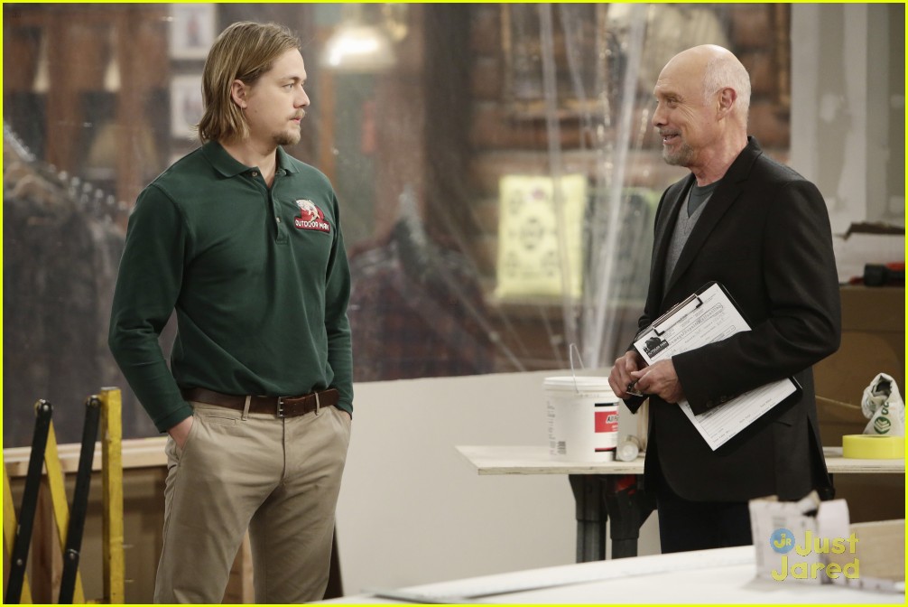 Why Can't Mandy Accept Her Fashion Internship on 'Last Man Standing'?
